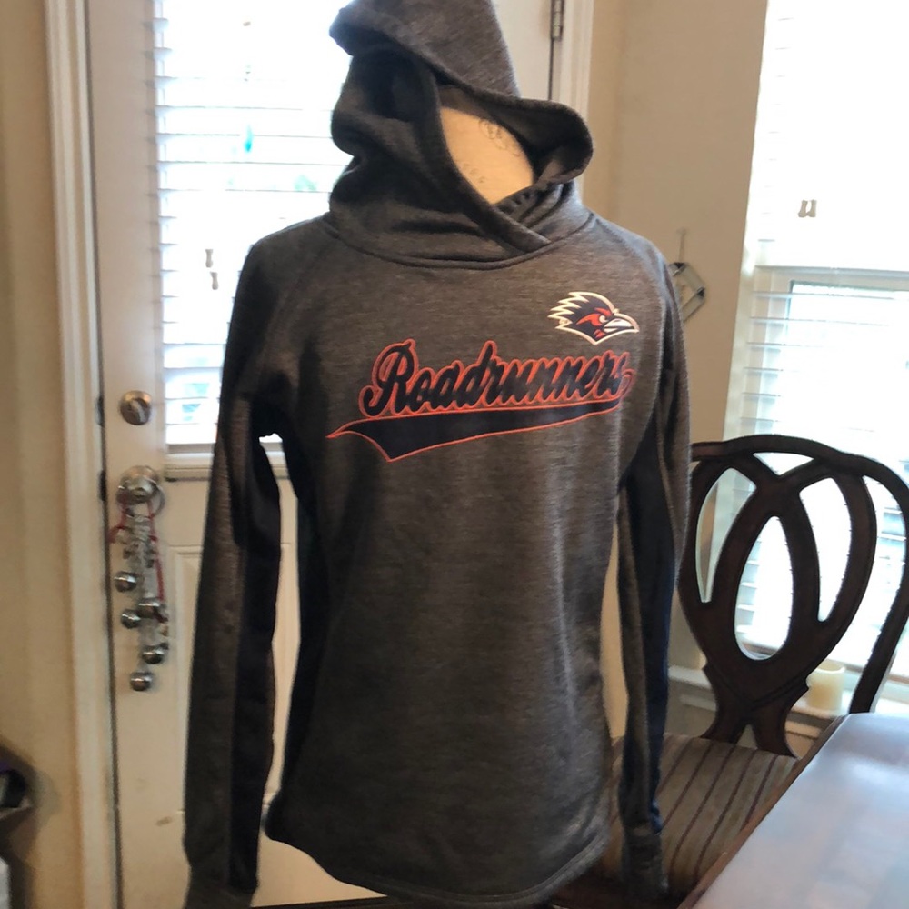 University of Texas SanAntonio Roadrunners hoodie.